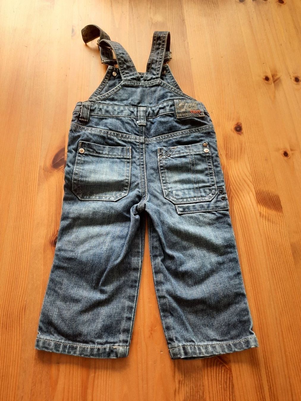 Pantaloni: Kidkanai Latzhose Grösse 81 – Usato da Aesch BL venduto da ChezToKa 1