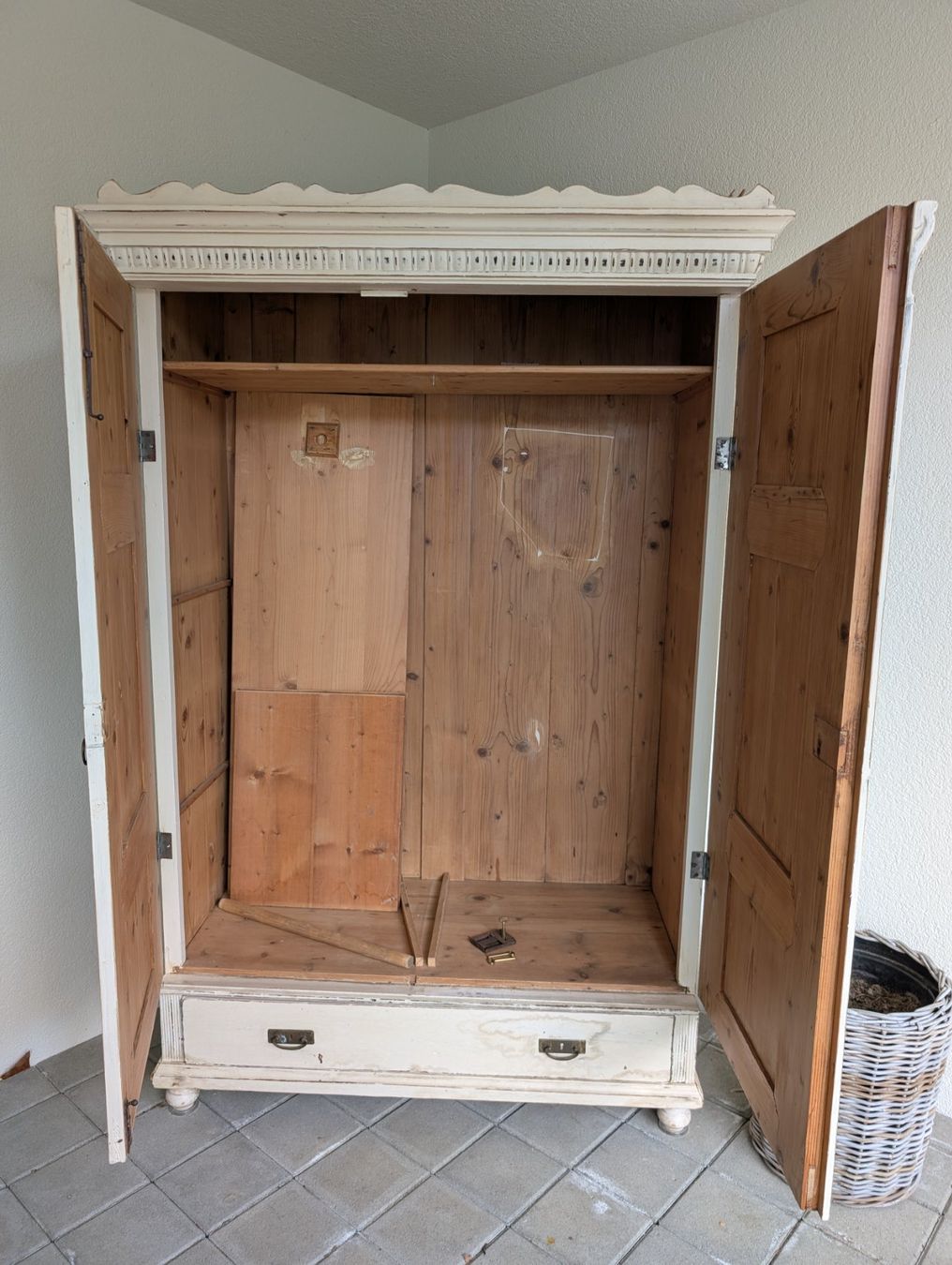 Armadi: Schrank antik – Usato da Hochdorf venduto da bone-head 1