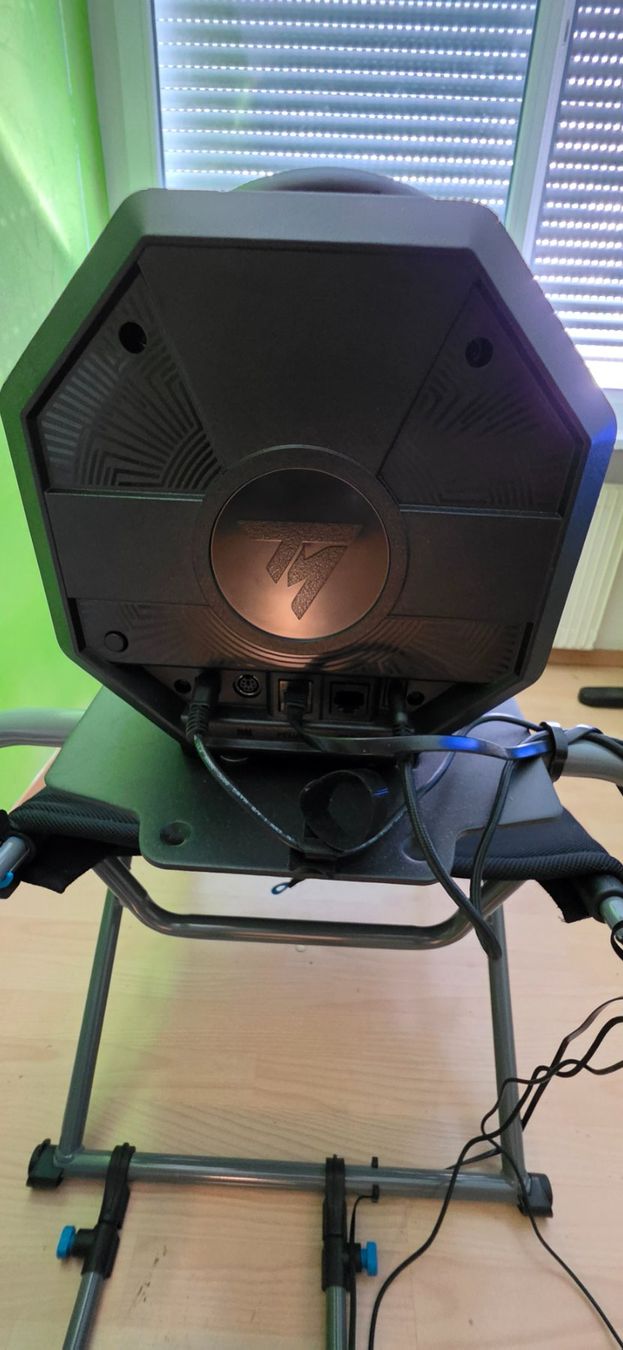 Logitech Consoles: Playseat + Thrustmaster T598 Lenkrad – D'occasion à Fulenbach par Dextrousgnat 4