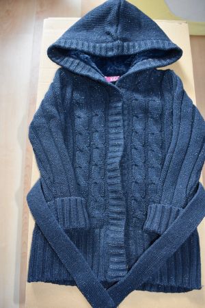 Strickjacke blau m. Glitzerfäden, Gr. 98