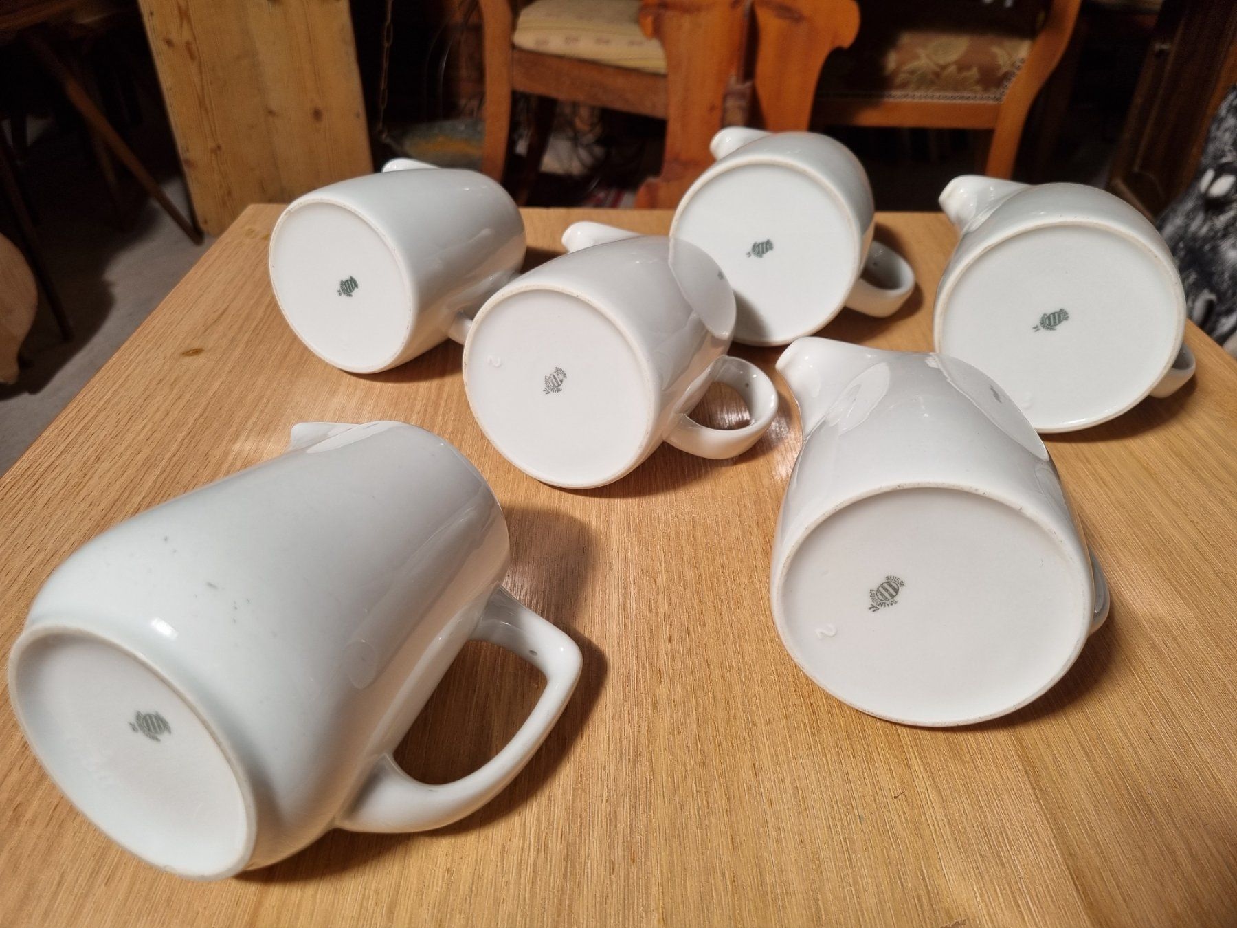 Set di piatti: 7 Keramik-Krüge weiss – Usato da Fürstenaubruck venduto da PizBeverin2018 5