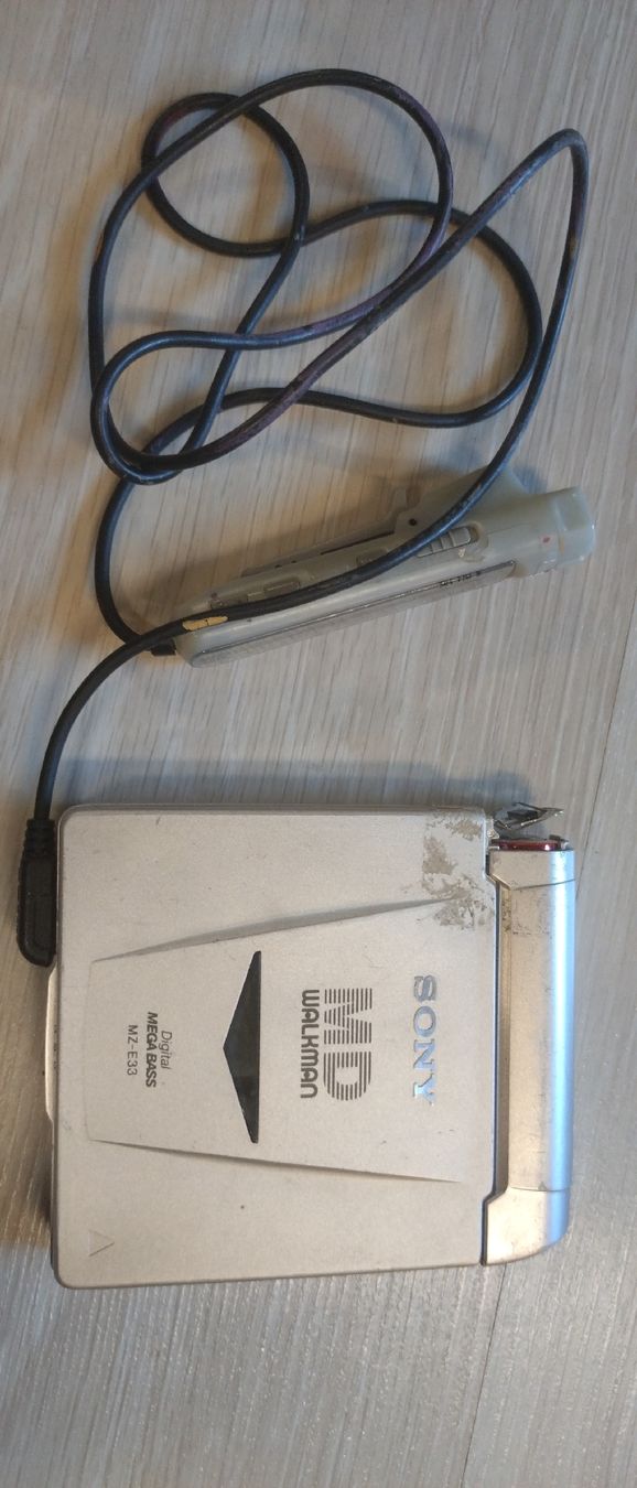 Sony Lettore multimediale & Streamer: Lecteur MiniDisc Sony MZ-E33 avec télécommande  – Usato da Farvagny-le-Grand venduto da LaCaverne 3