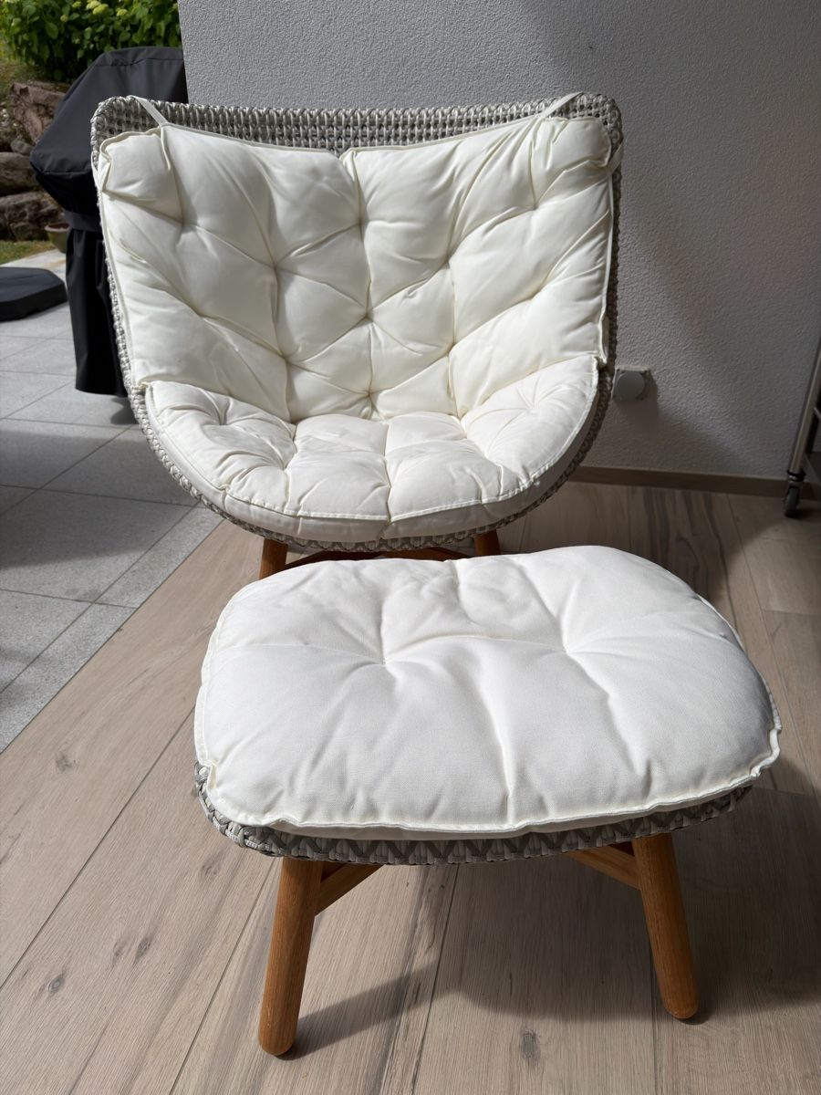 Dedon Sessel: Dedon-Mbrace Wing Chair und Footstool – Gebraucht aus Forch von Schmaegifaetz