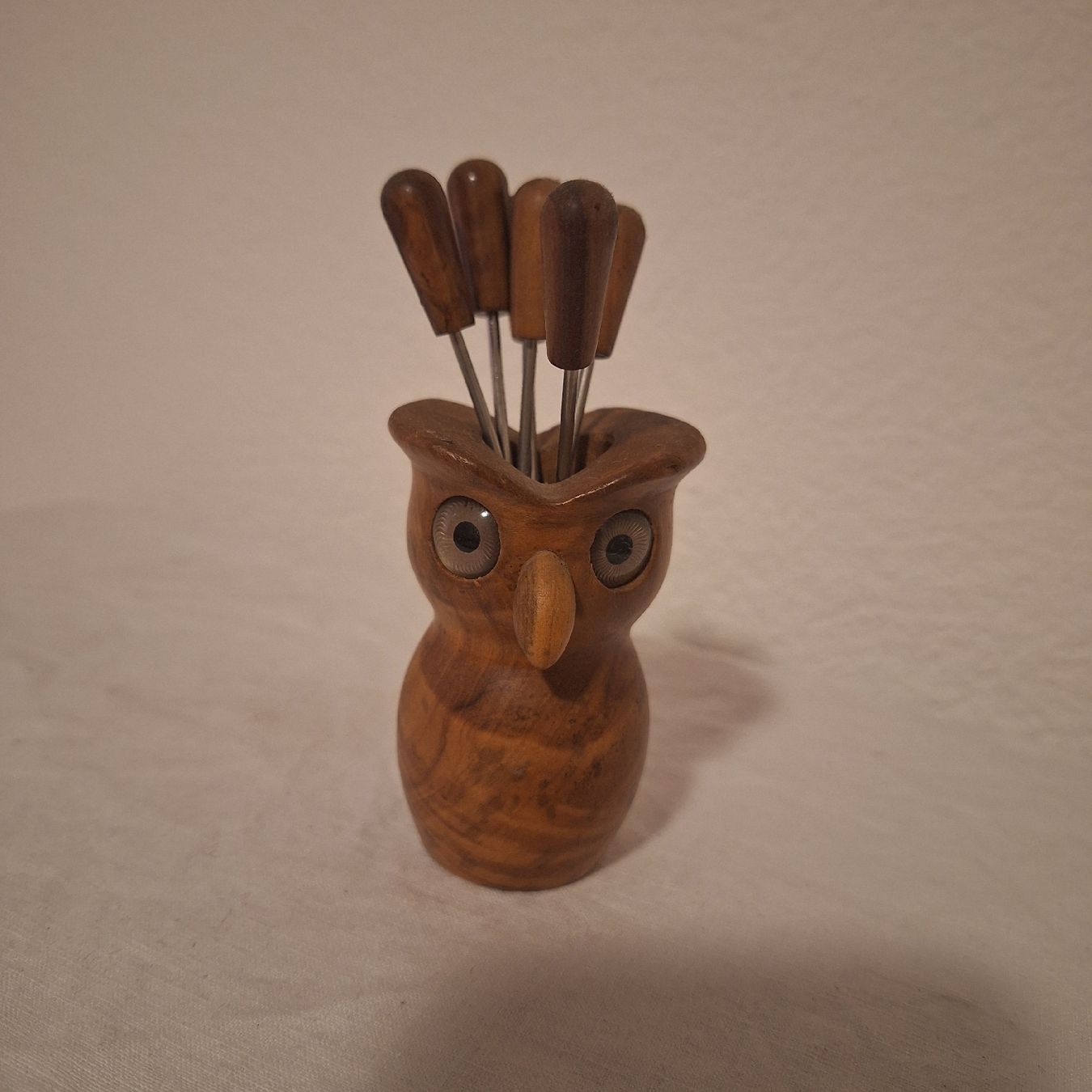 Alle Dekorationen: Versand möglich. Vintage Eule, Olivenholz Spiessli- Dösli – Gebraucht aus Winterthur von Goldpipau