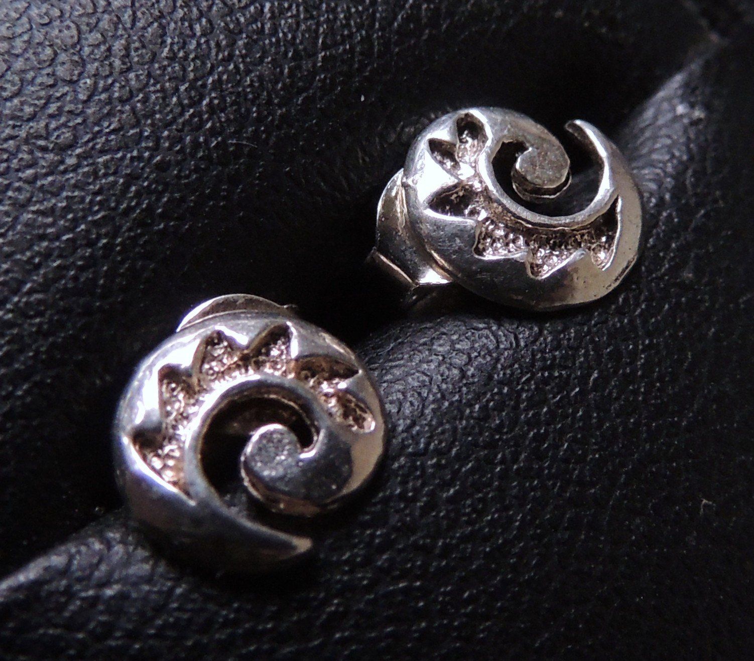 Orecchini pendenti & Orecchini a lobo: Silber 925 Spiral Ohrstecker 8 mm – Nuovo (secondo la descrizione) da Waldenburg venduto da schaller707