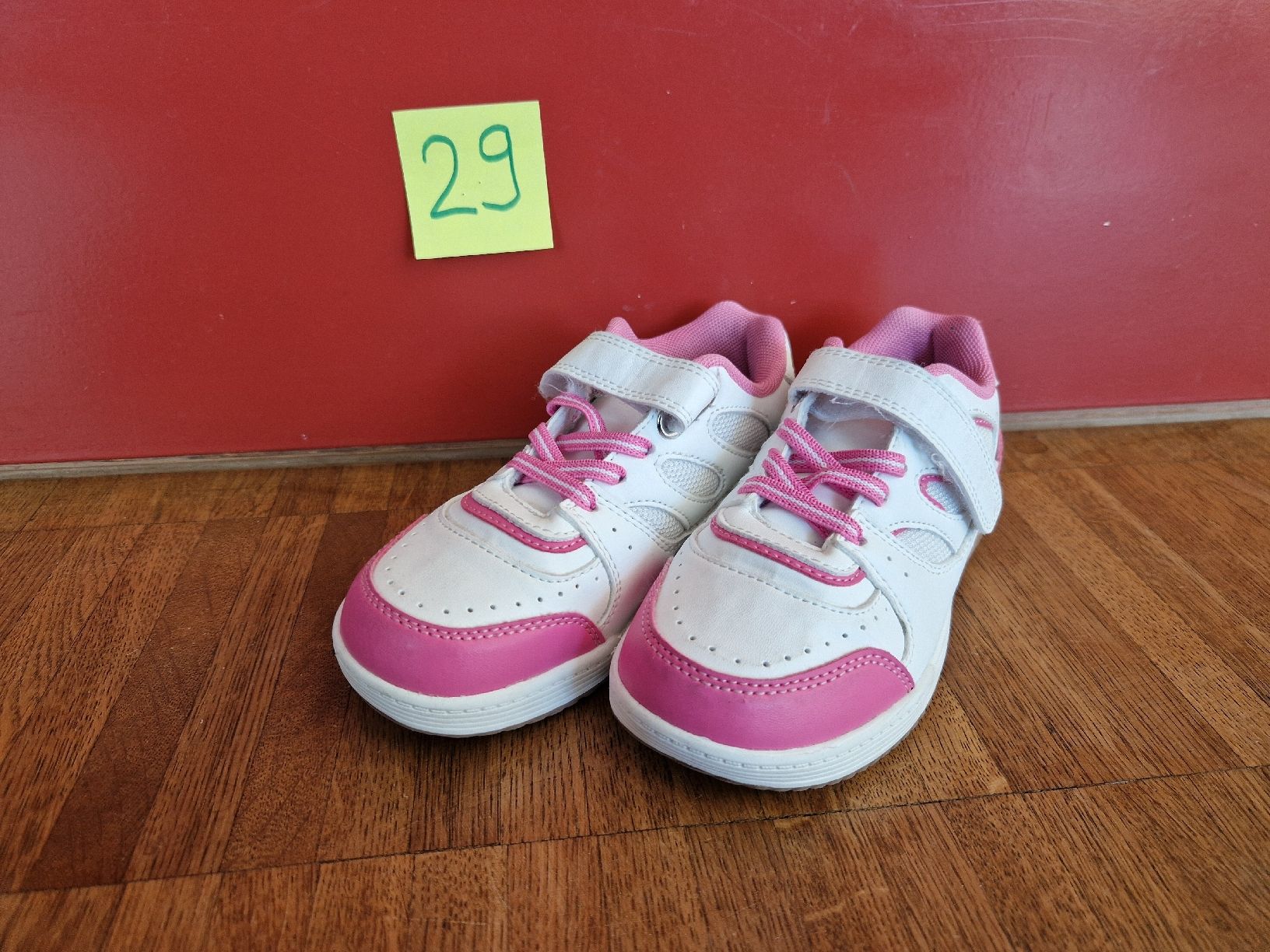 Scarpe per ragazze: Hallenschuhe Gr 29 – Usato da Zug venduto da snussbaumer