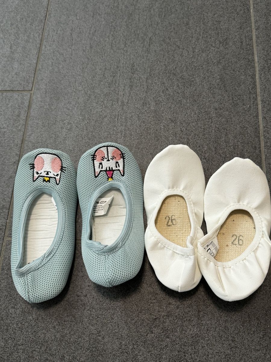 Scarpe per ragazze: Turnschuhe, Turnschlappe, Mädchen, 26, neu – Nuovo (secondo la descrizione) da Wilen b. Wil venduto da carpediem25