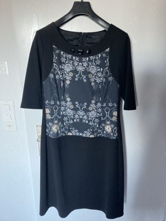 Elegantes Kleid, Grösse 42, wenig getragen, Top Zustand!