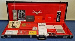 Fender Custom Shop Case Koffer Schwarz / Rot NEU