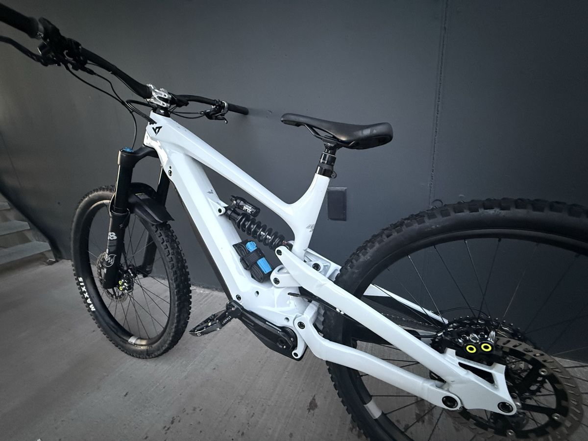 YT Biciclette: YT Decoy Core 3 MX 2025 – Größe L – Usato da Winterthur venduto da NES98 3