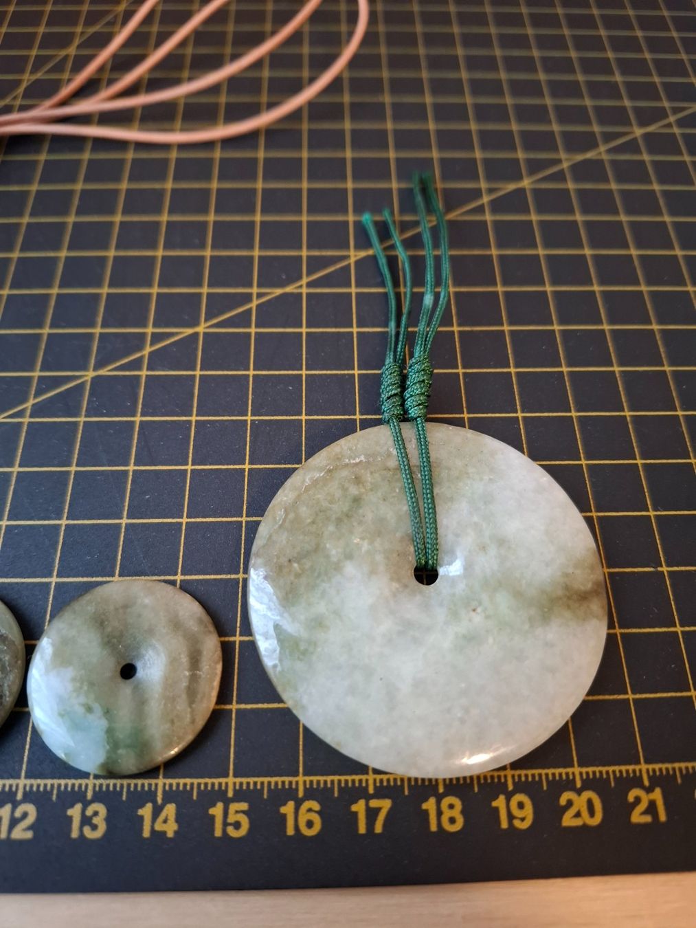 Ciondoli: Konvolut Jade Donut (Jadeit) – Usato da Zwieselberg venduto da Halifaxmendusli 6