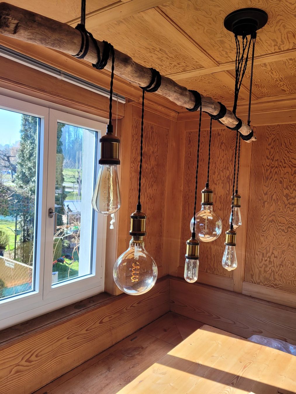 Lampadari & plafoniere: Esszimmer Lampe , Holz Pendellampe – Usato da Maur venduto da Siropin 1