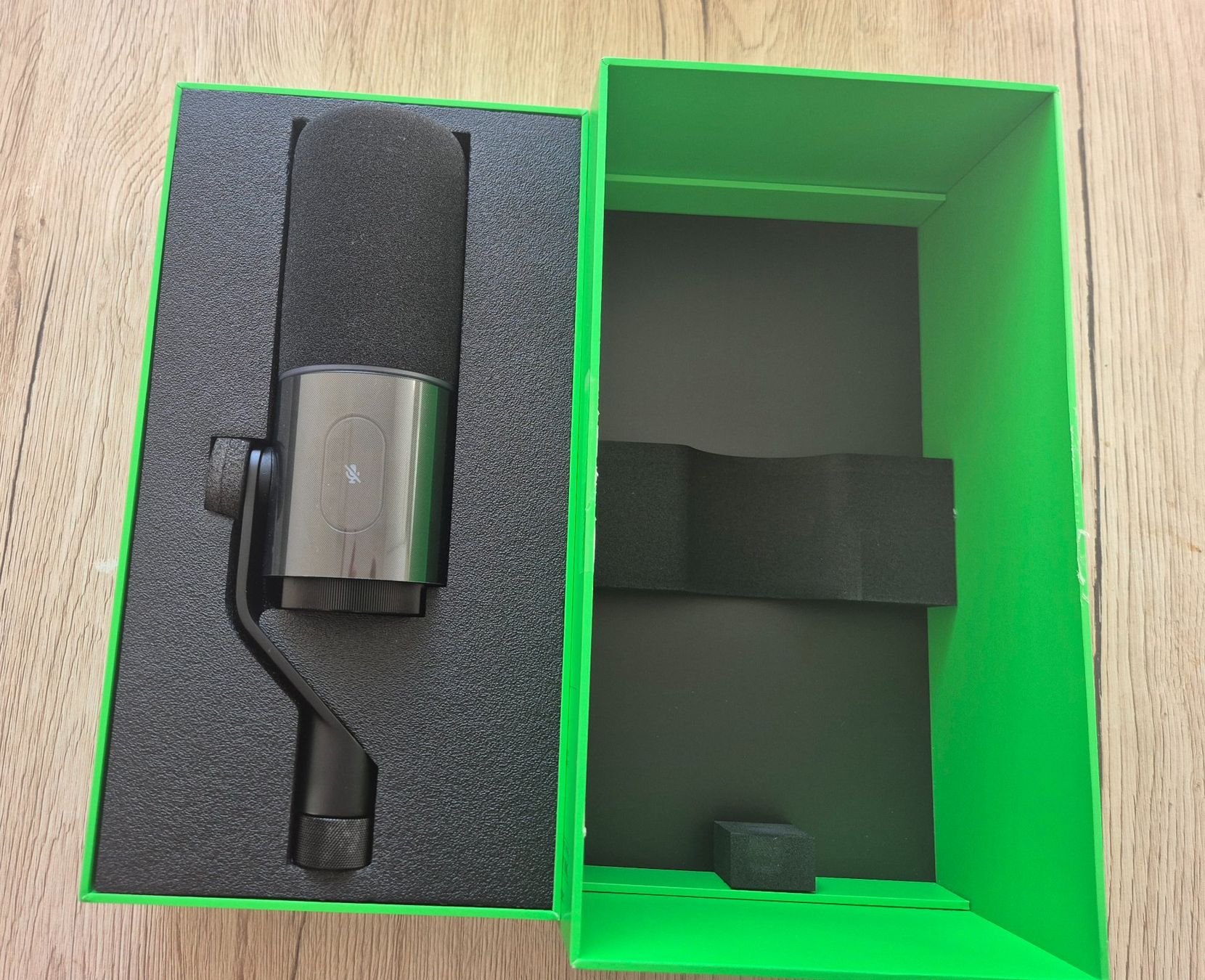 Razer Microfoni: Razer Seiren V3 Pro – Usato da Schaffhausen venduto da Nitroglix 3