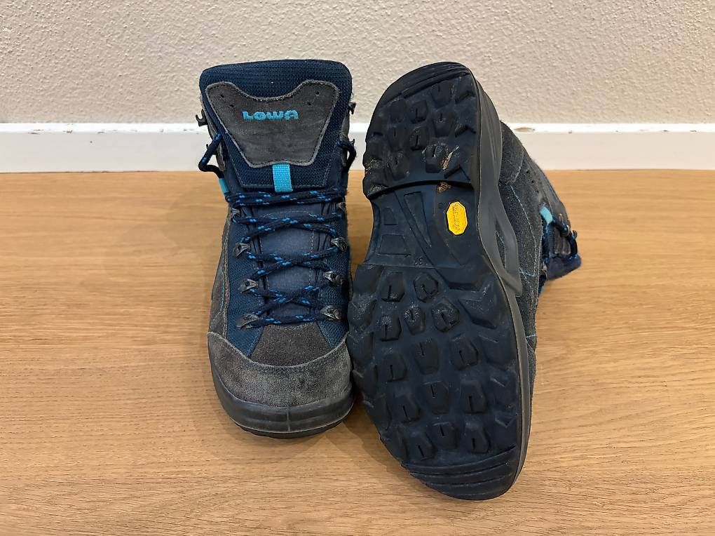 Chaussures garçon: Lowa Kinderwanderschuhe Grösse 37 – D'occasion à Pfäffikon ZH par eggisun 1