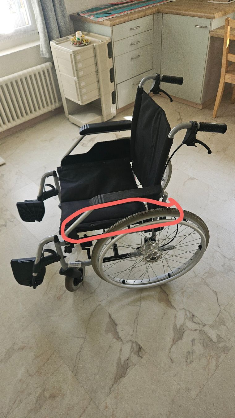 Sedie a rotelle: Rollstuhl standard - 50 cm – Usato da Zürich venduto da P.N 5