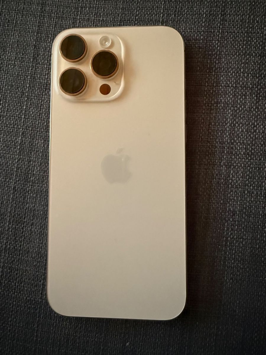 Apple Portables: iPhone 16 Pro Max – D'occasion à Brienz BE par Federica__caccia 1