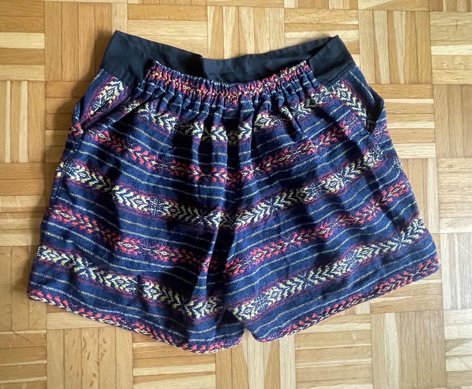 Pantaloni: Ethno Damen Shorts – Usato da Zürich venduto da Miush999 1