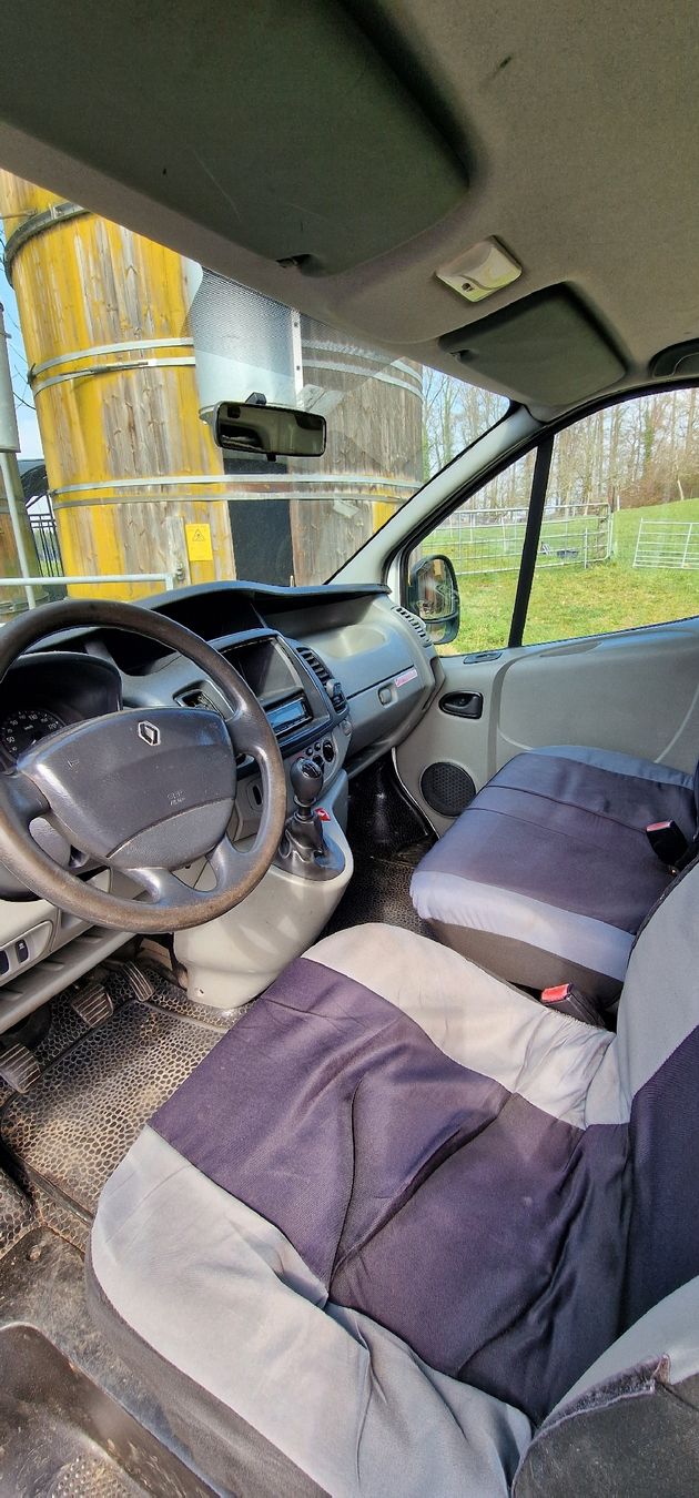 Veicoli commerciali: Renault Trafic 2.0l Diesel Langversion frisch ab MFK – Usato da Tagelswangen venduto da Axel_36 5