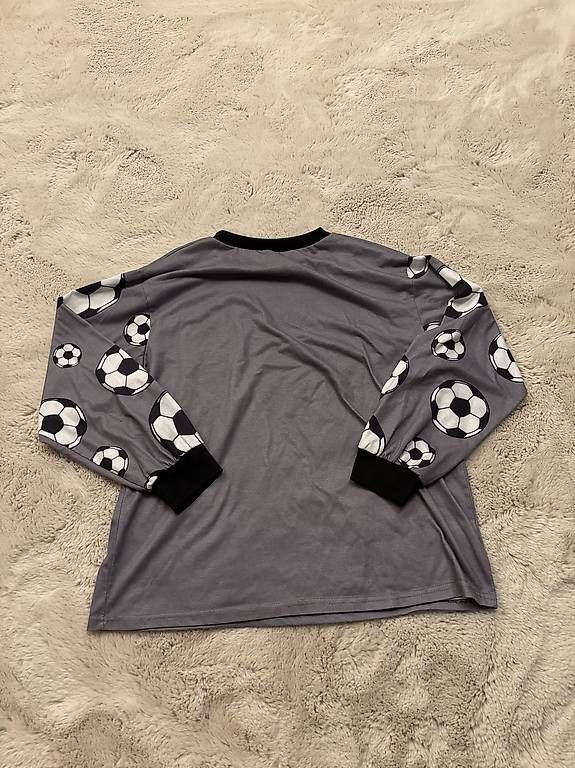 Pyjamas: Fussball Schlafanzug – D'occasion à Lenk im Simmental par niczbaeren 3