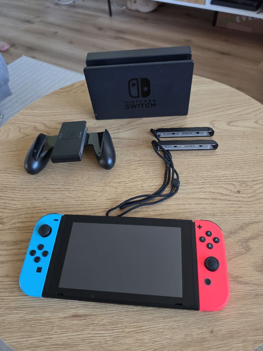 Nintendo Console: Nintendo Switch 1 mit Zubehör – Nuovo (secondo la descrizione) da Herznach venduto da _minions