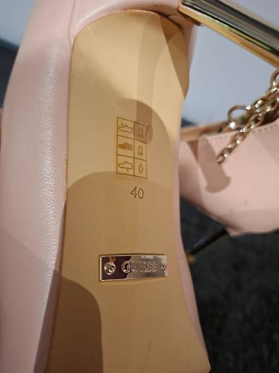 Guess Scarpe da donna: Guess Pumps Beige – Usato da Emmenbrücke venduto da Ddagi