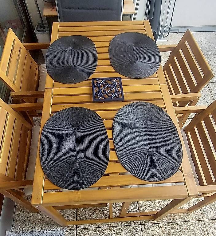 Tischset: Ensemble Table Balcon/jardin+4 chaises+ Bâche de protection – Gebraucht aus Montreux von Daisyy01