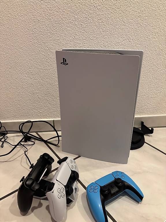 Consoles: Playstation 5 mit Disc – D'occasion à Bottighofen par FlorinT00 4