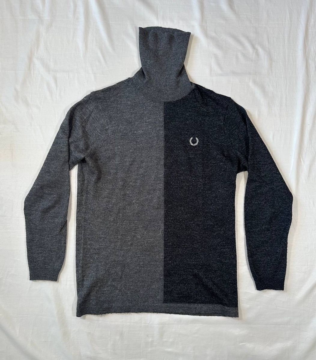 Raf Simons T-shirt: Raf Simons X Fred Perry  – Usato da Pfäffikon ZH venduto da Nataliia.