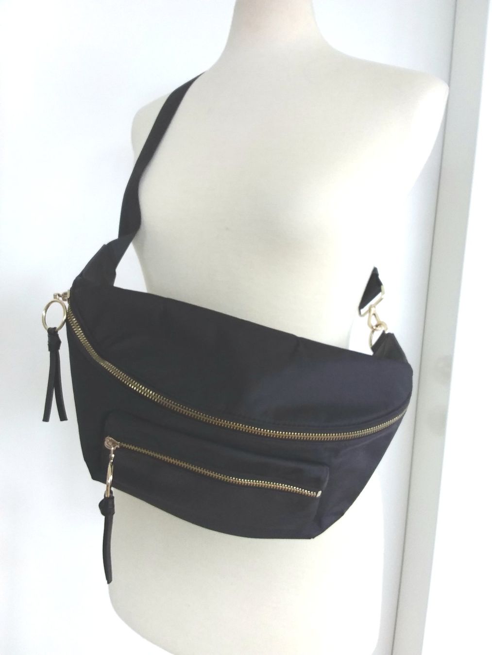 H&M Borse da donna: Grosse Bauchtasche – Usato da Immensee venduto da Btrutmann