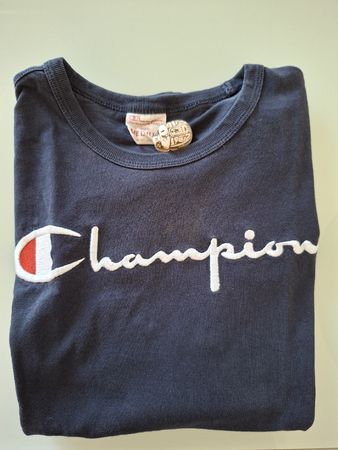 T-shirt Champion bleu marine a manches courtes