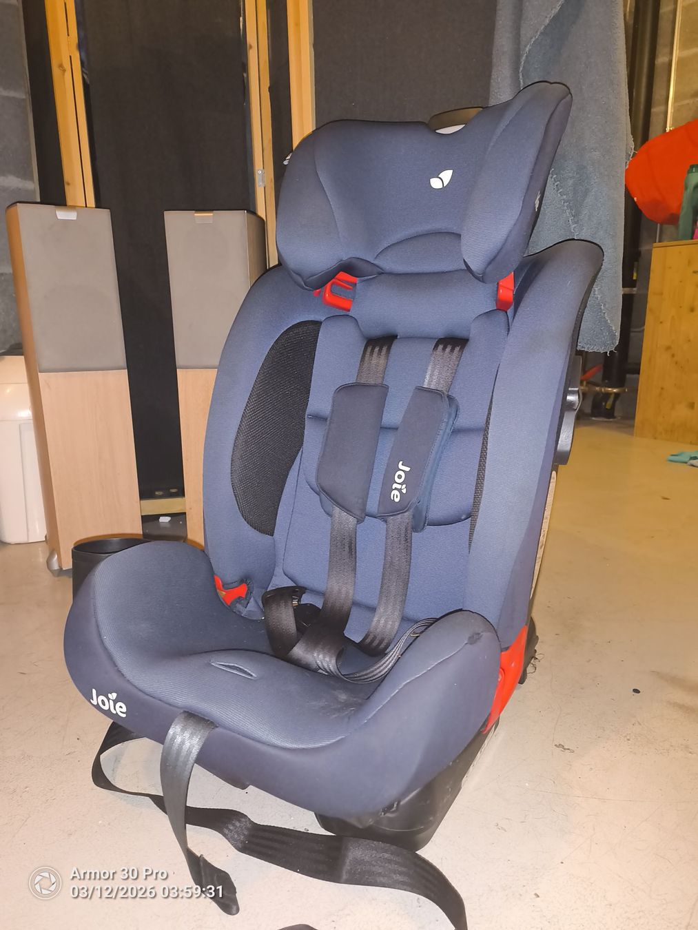 Joie Seggiolini per auto: Siège auto Joie, isofix excellent état – Usato da La Roche FR venduto da zan_29yx