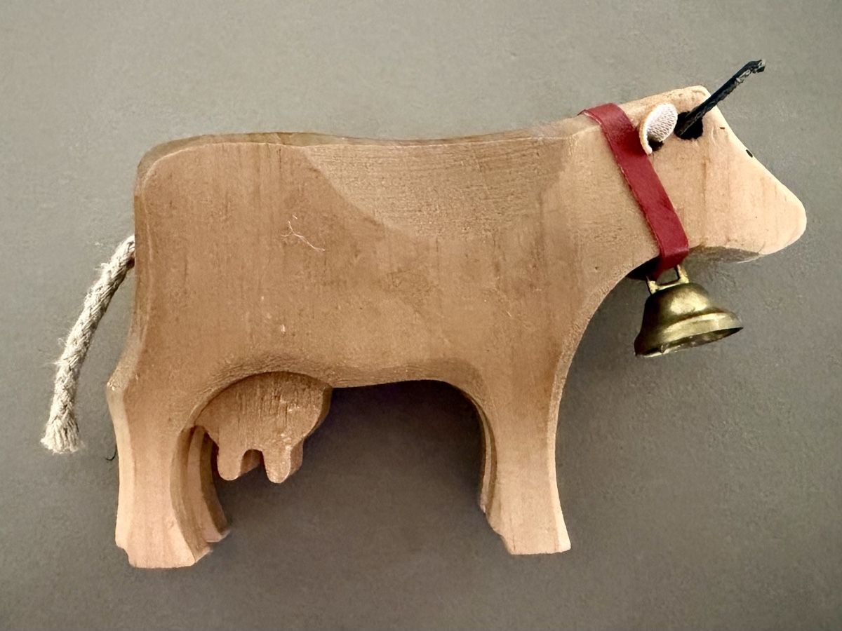 Spielzeuge: 4 Holzkühe mit Gebrauchsspuren – Gebraucht aus Oberhasli von anzis 2