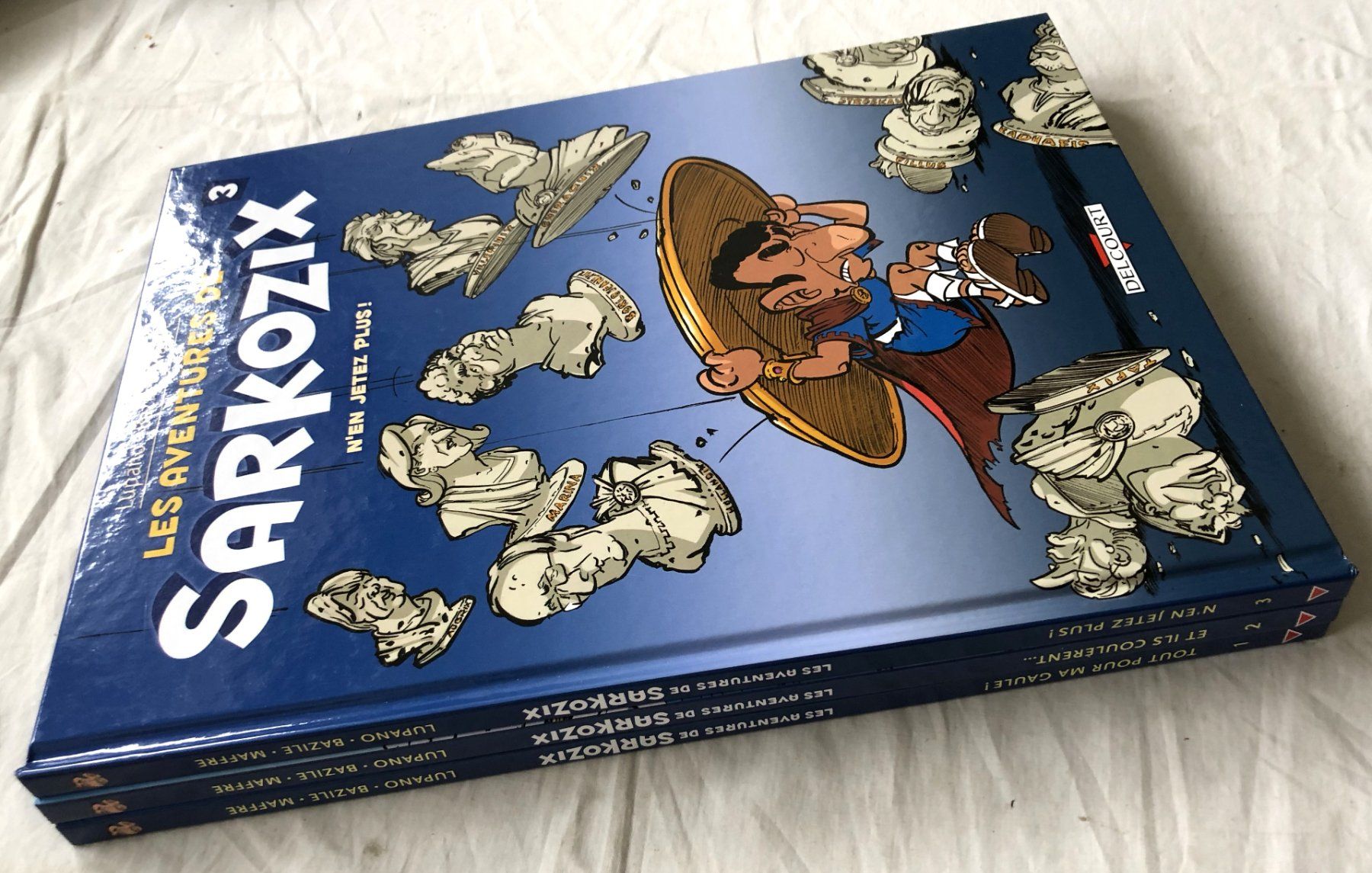 Fumetti: LES AVENTURES DE SARKOZIX - Tome 1/2/3 – Usato da Schaffhausen venduto da durruti 1