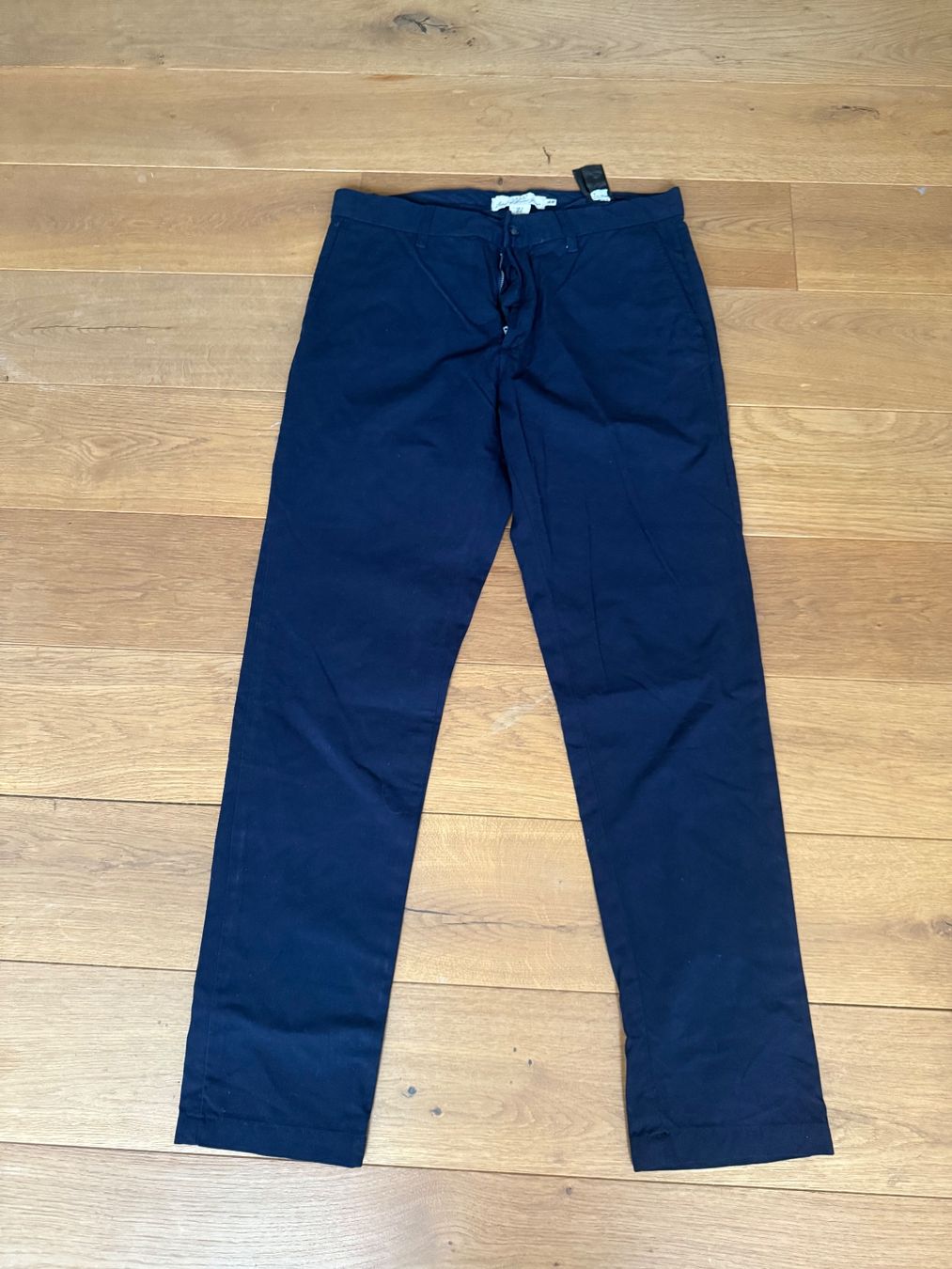 Hosen: H&M dunkelblaue Chinohose W33 – Gebraucht aus Goldach von jil_vnd8 1