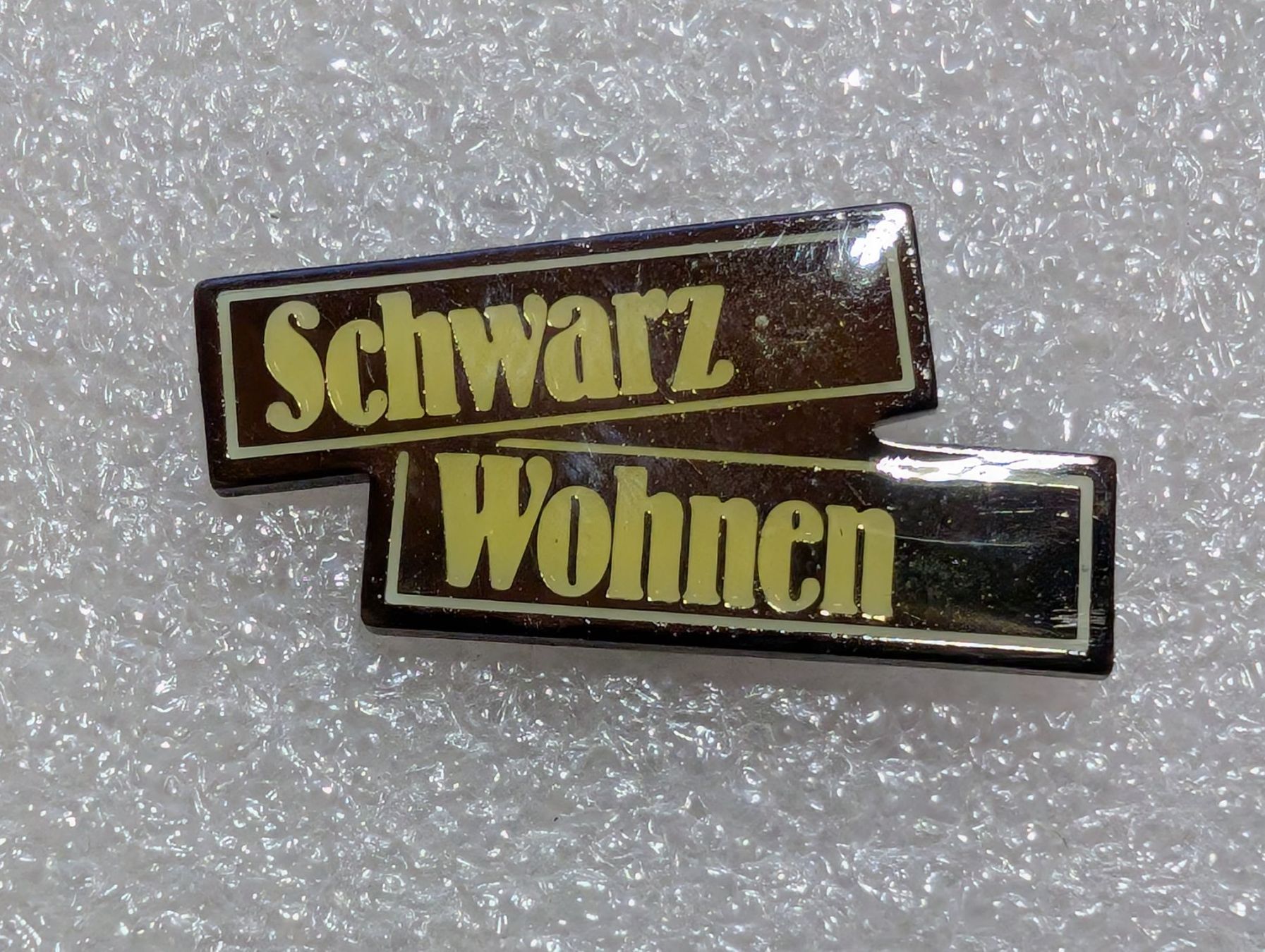 Placchette & Badge: Ansteckpin 263: Schwarz Wohnen – Usato da Oppligen venduto da Pin-Fall-Shop