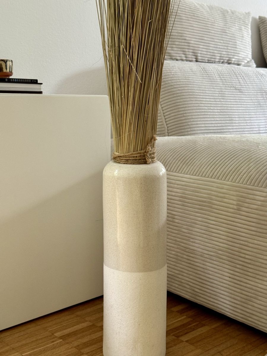 Alle Dekorationen: Stylish Ceramic Vase with Dry Grass – Neu (gemäss Beschreibung) aus Zürich von victorcerdanya 1