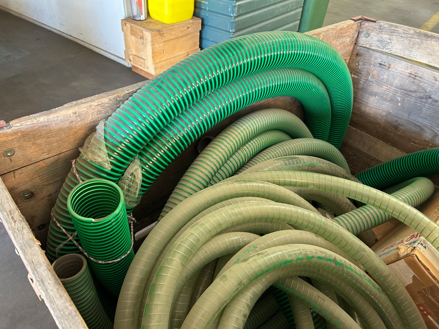 Tuyaux & tubes: Grosser Posten Schläuche – D'occasion à Zofingen par Maschinenfabrik 3
