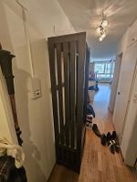Garderobe Holz dunkel mit Kleiderstange und Ablagen 