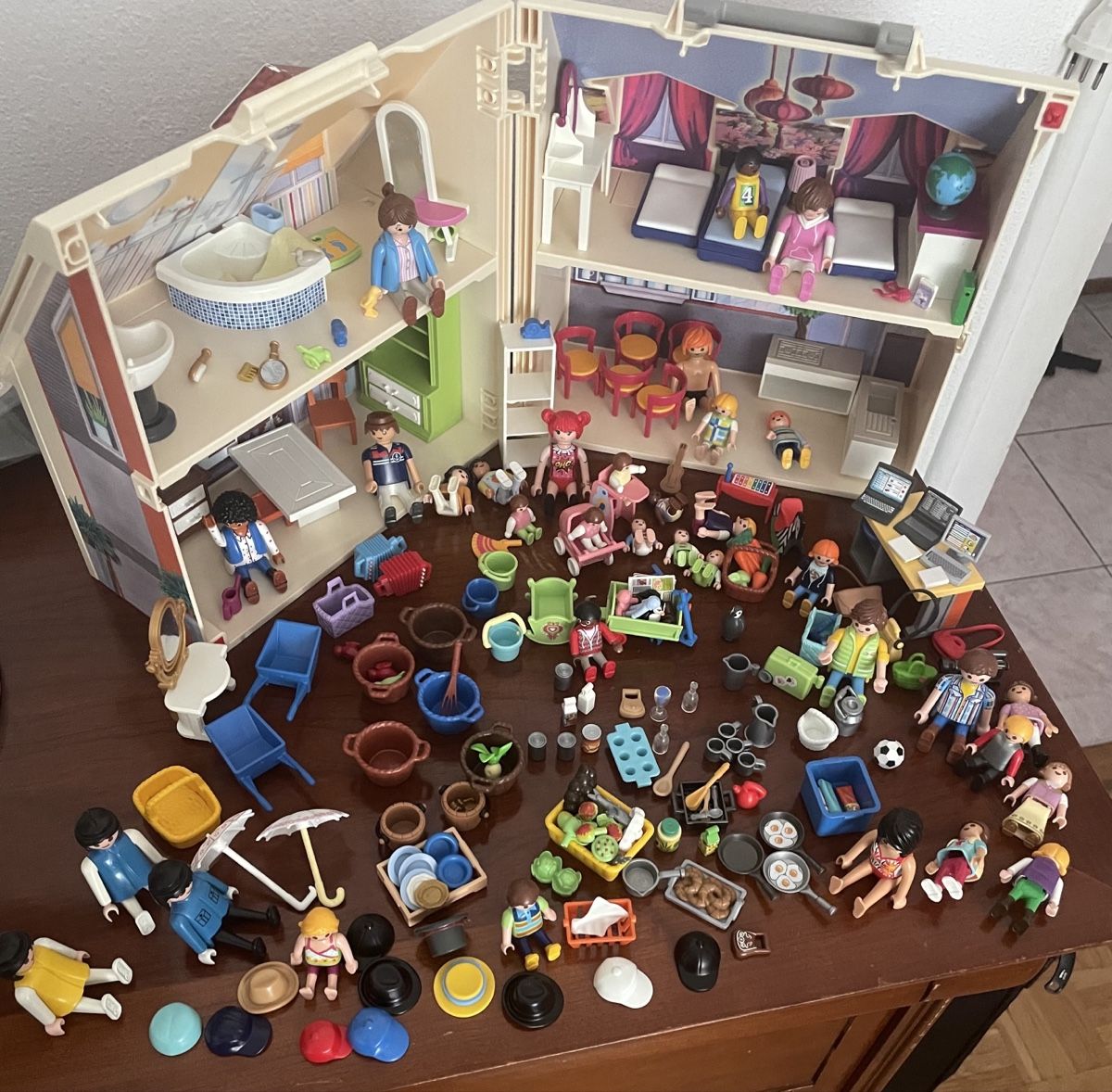 Playmobil Casette per bambini: Maison Playmobil avec figurines et accessoires – Usato da Morges venduto da louloutte788