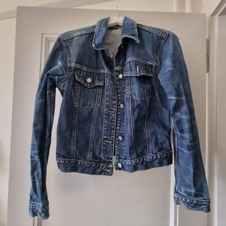 Veste en jean Benetton, taille M, parfait pour la saison!