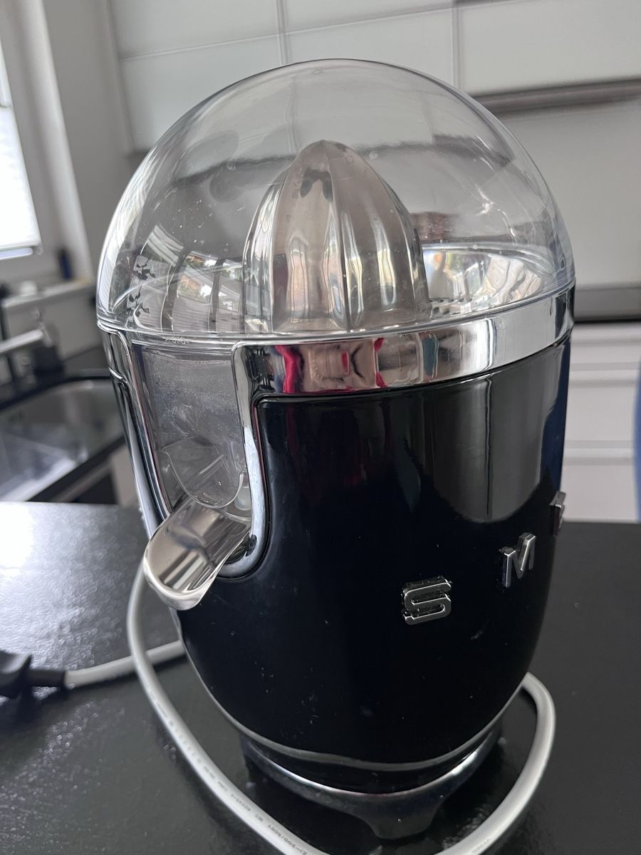 Smeg Appareils de cuisine: Presse-agrumes SMEG noir – D'occasion à La Chaux-de-Fonds par eli_9dy8 2