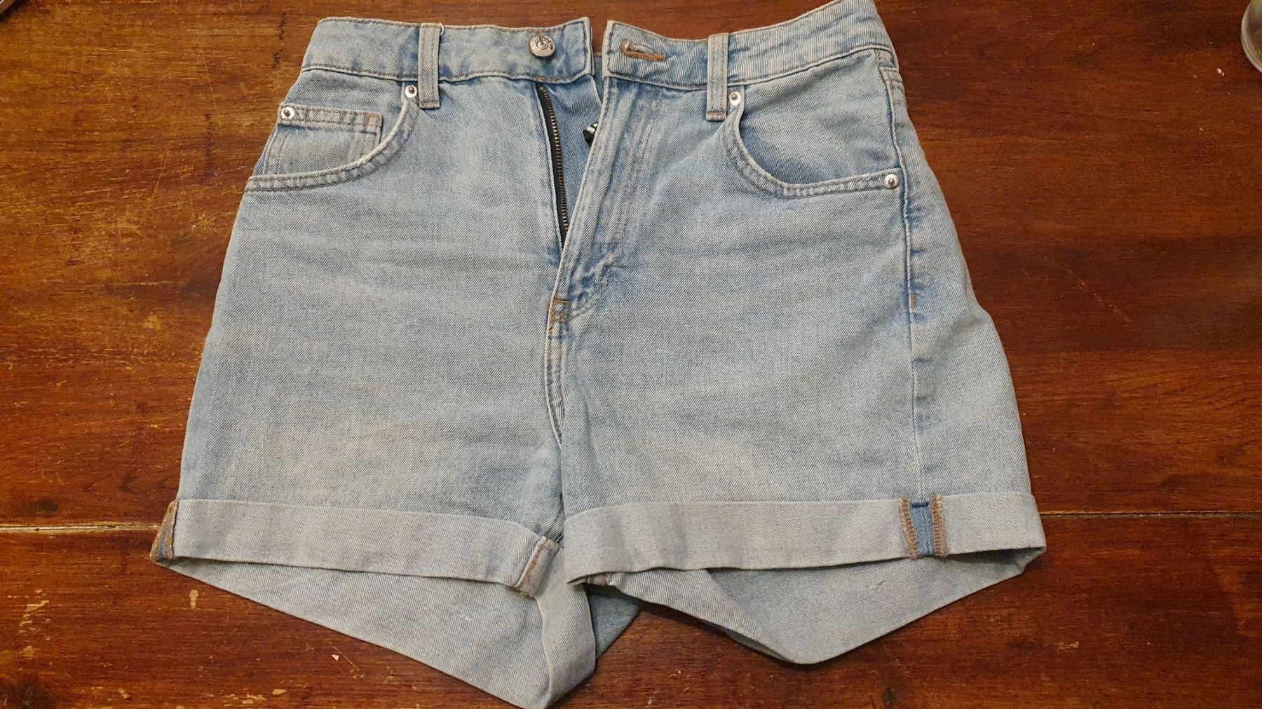 H&M Pantalons: Shorts 34 – D'occasion à Châtonnaye par Kojak120