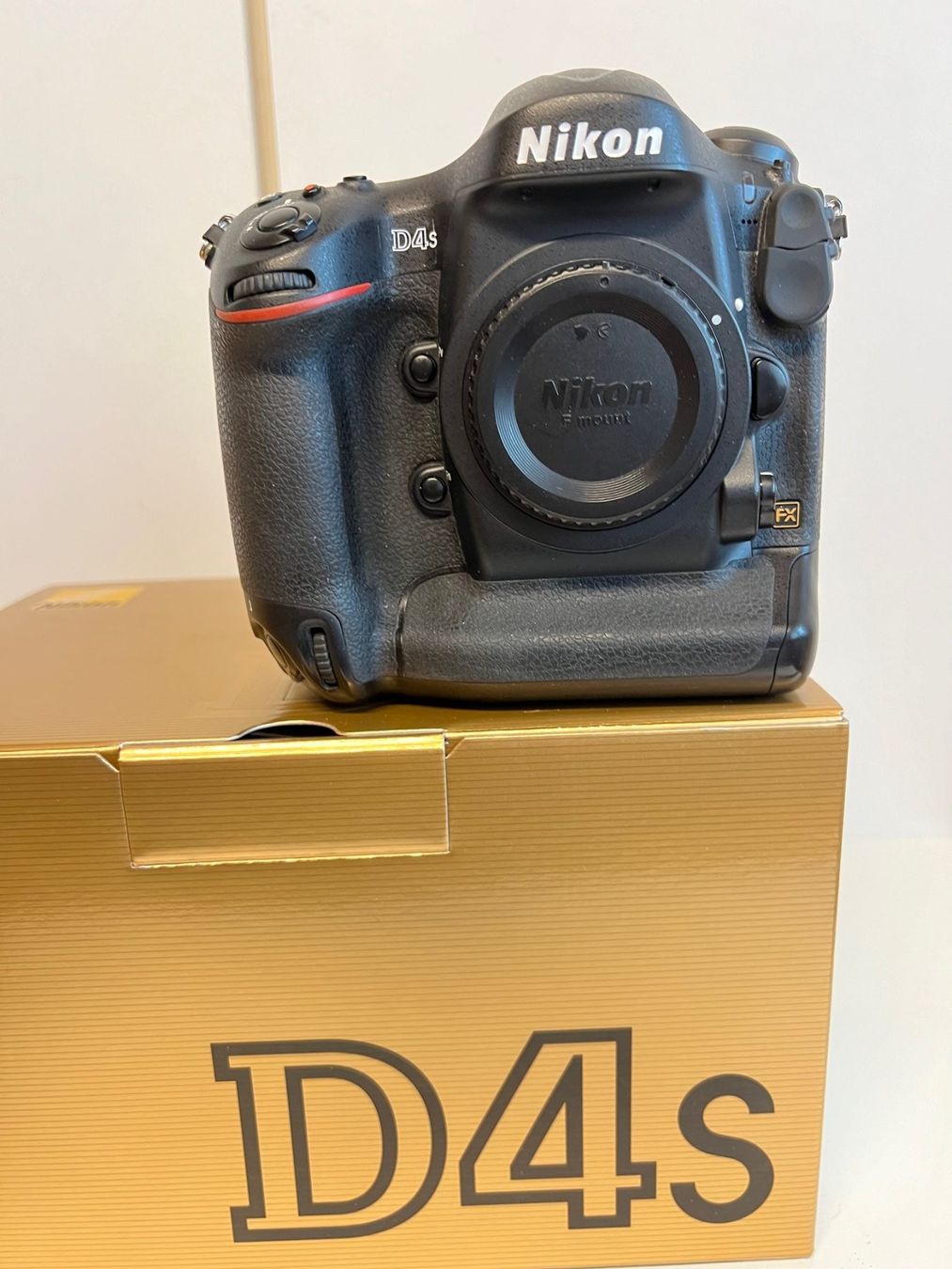 Nikon Kamera: Nikon D4s mit Wireless Transmitter WT-5 – Gebraucht aus Bremgarten AG von  2