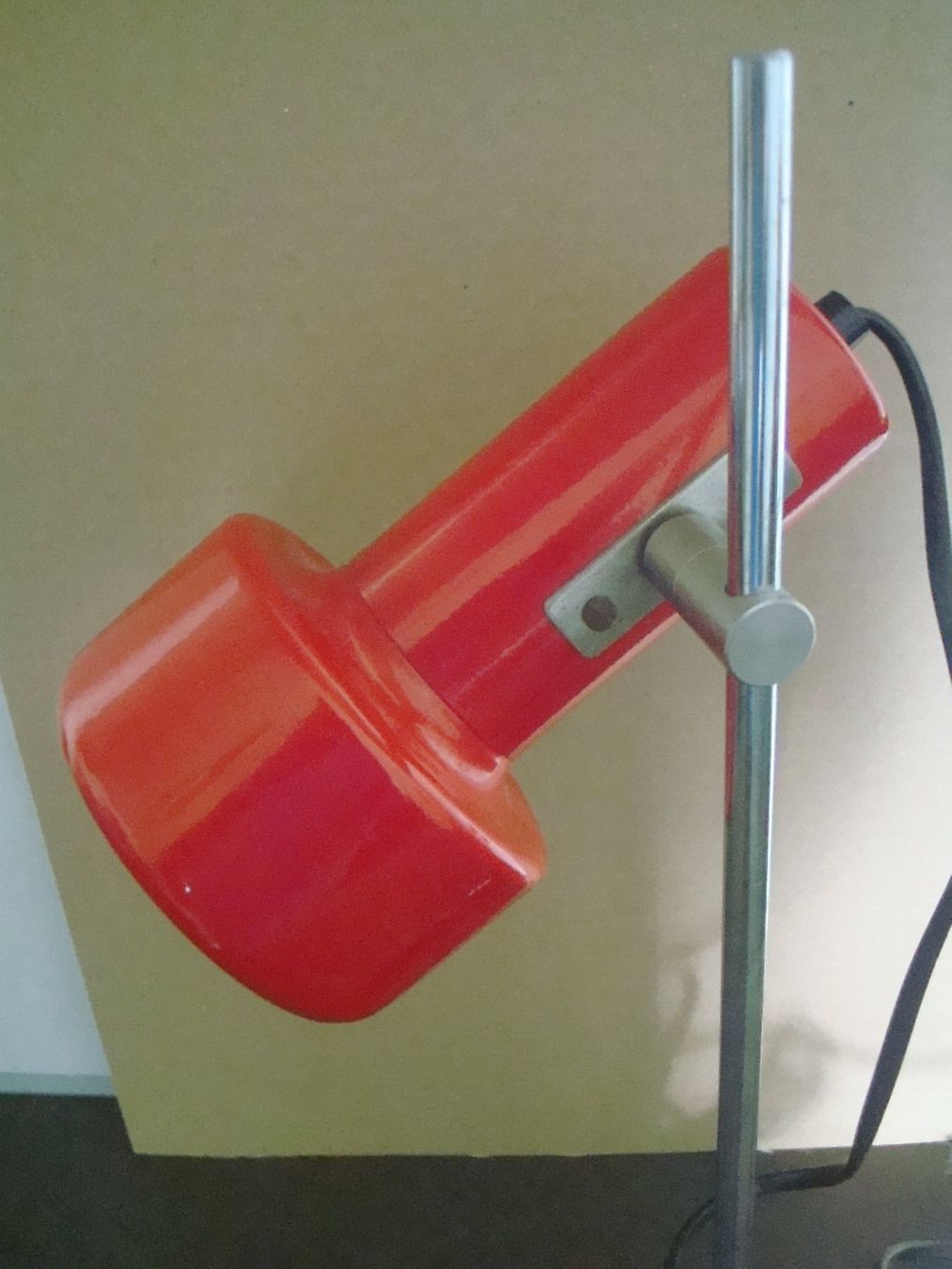 Lampade: Klassische Tischlampe - NEWEBA - Rot – Usato da Neuenegg venduto da flohcante 1
