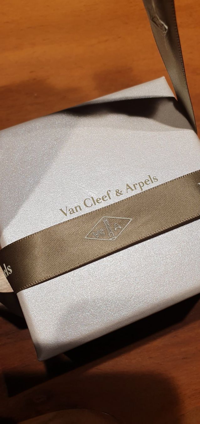 Tutte le decorazioni: Van Cleef & Arpels Ring original Schachtel ( nur Box ). – Nuovo (secondo la descrizione) da Zürich venduto da Leica.C89 1