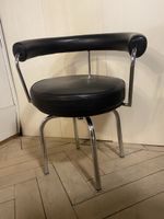 Drehstuhl Cassina LC7 schwarz Leder Chrom gebrauchter Zustan