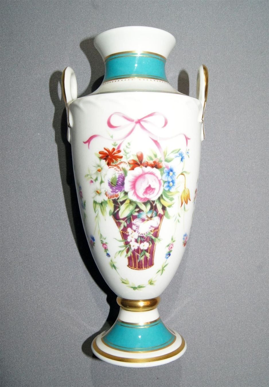 Vase & Récipients: Minton Bicentenary 'Rose Basket' Vase – D'occasion à Geroldswil par ARTEFACTO