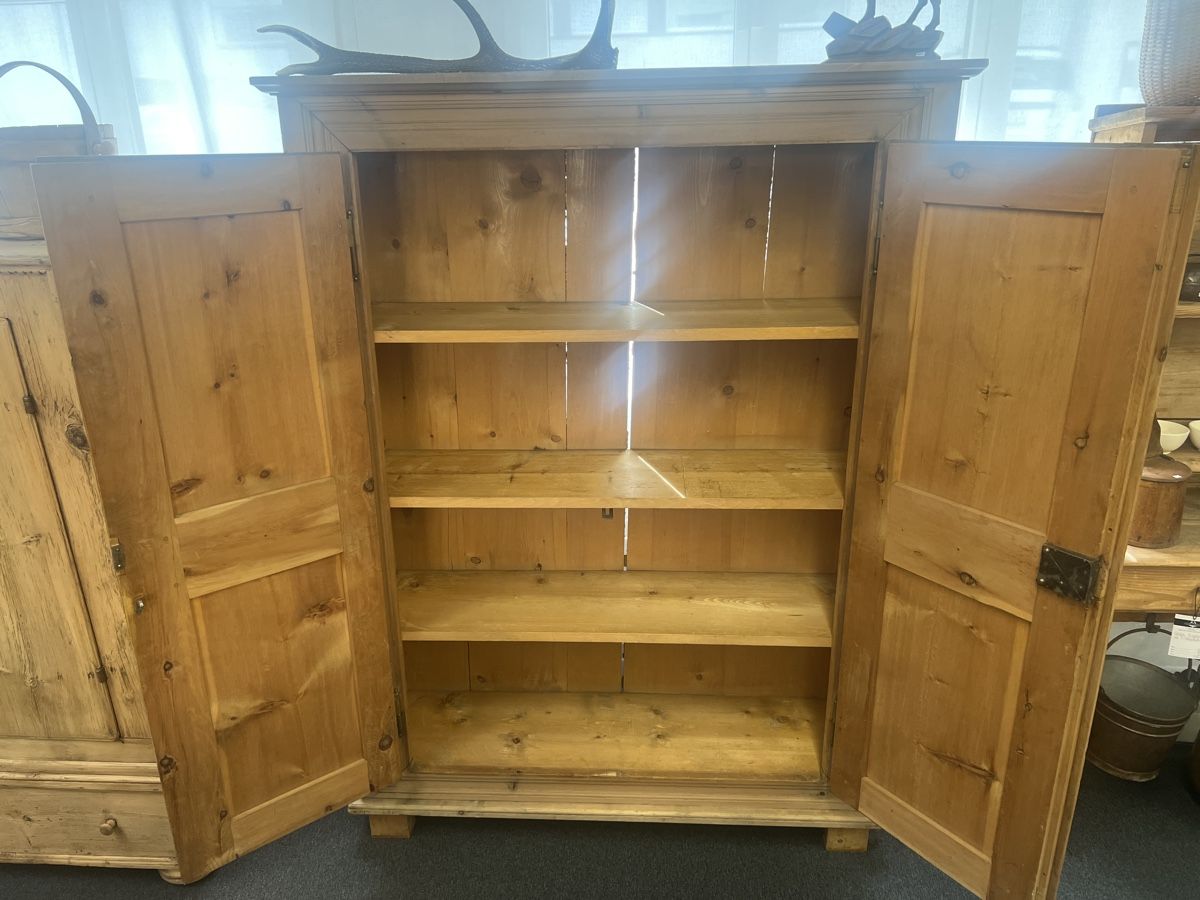 Armadi: Arvenschrank Engadin – Usato da Gossau SG venduto da Keller-Antiques 1