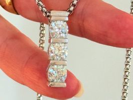 3 stone 6,7mm each moissanite necklace
