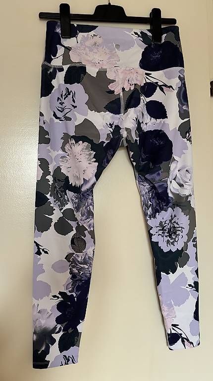 Leggings: NEW! Leggins Blumen Gr. M – Usato da Baden venduto da Chrisenft